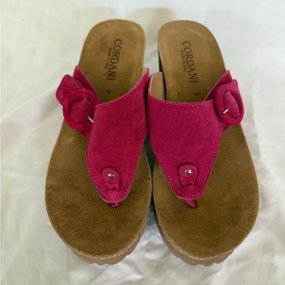 NWOT Cordani Women's Pink Suede Sandals